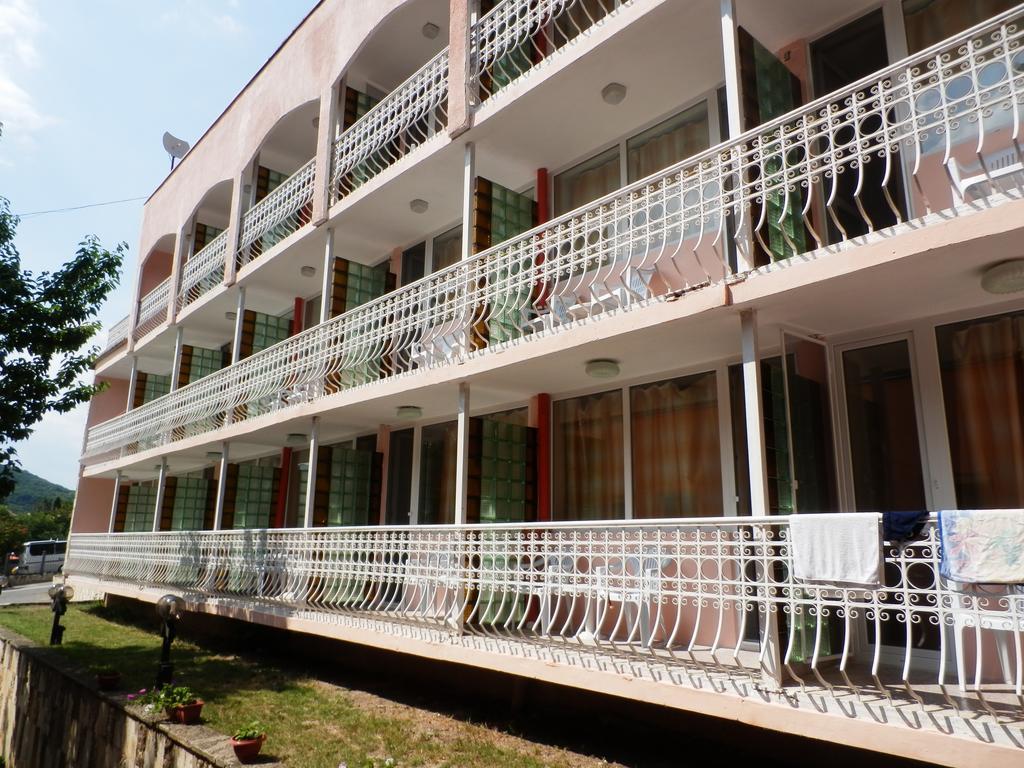 Olimpia Supersnab Hotel Baltjik Exteriör bild